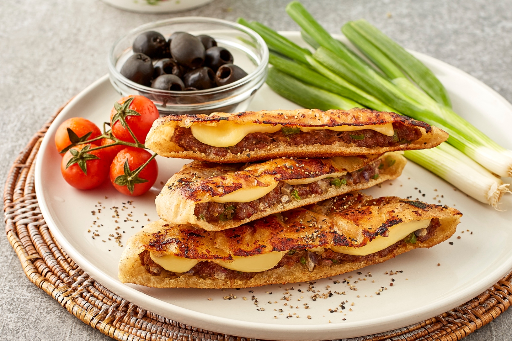 Hawawshi au fromage fondu poêlé