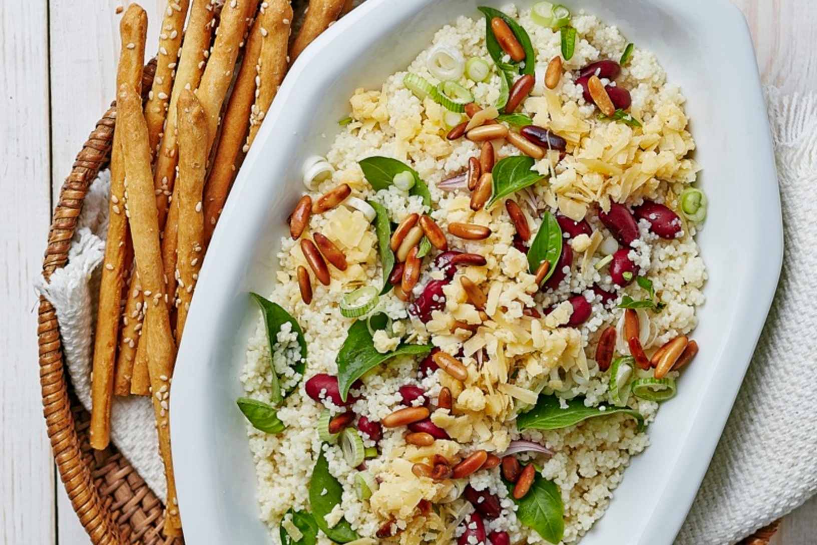 Quinoa aux pignons de pin, oignons verts et edam